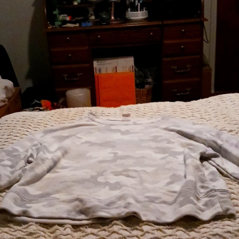 Camo sweatshirt